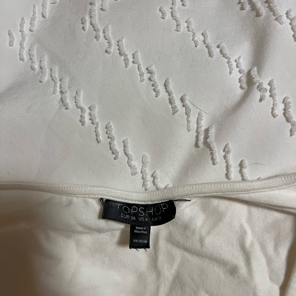 White tee - Picture 2 of 3